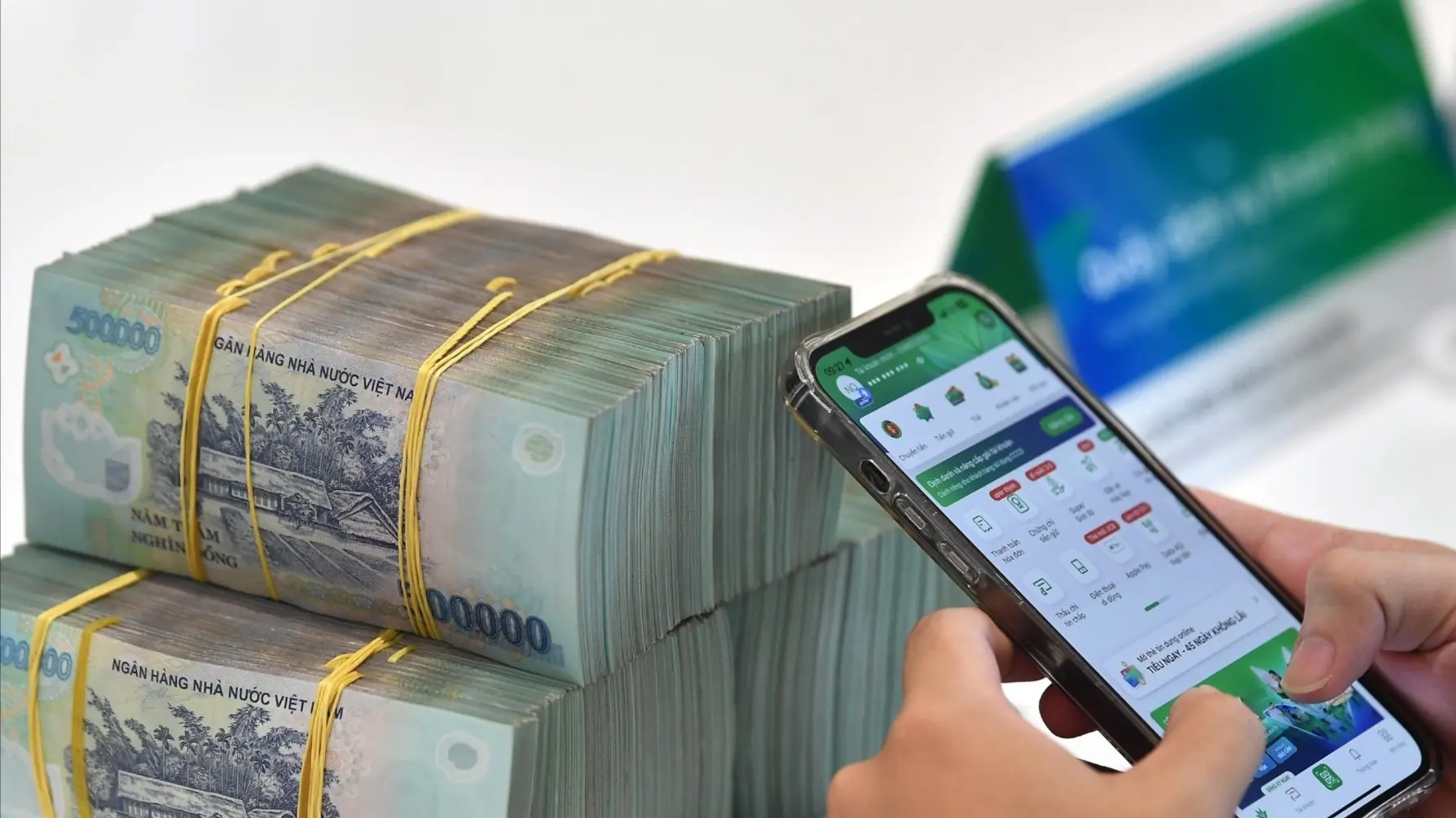 Giữ mức thuế suất 35% với thu nhập trên 100 triệu đồng